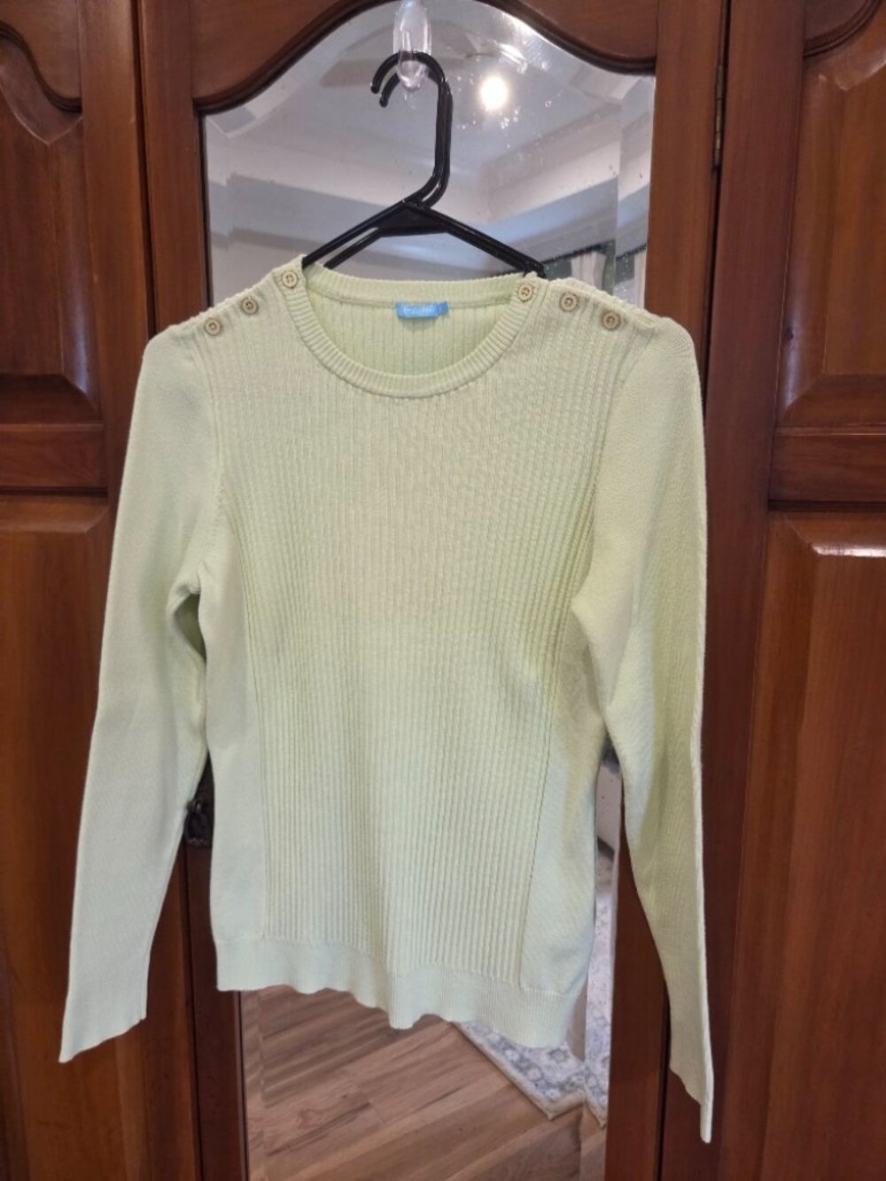 J McLaughlin Light Green ribbed sweater